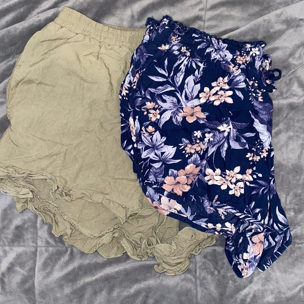 bundle of 2 american eagle comfy shorts w/pockets